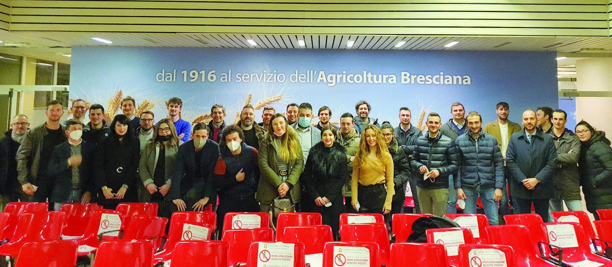 il gruppo anga con al centro gualeni