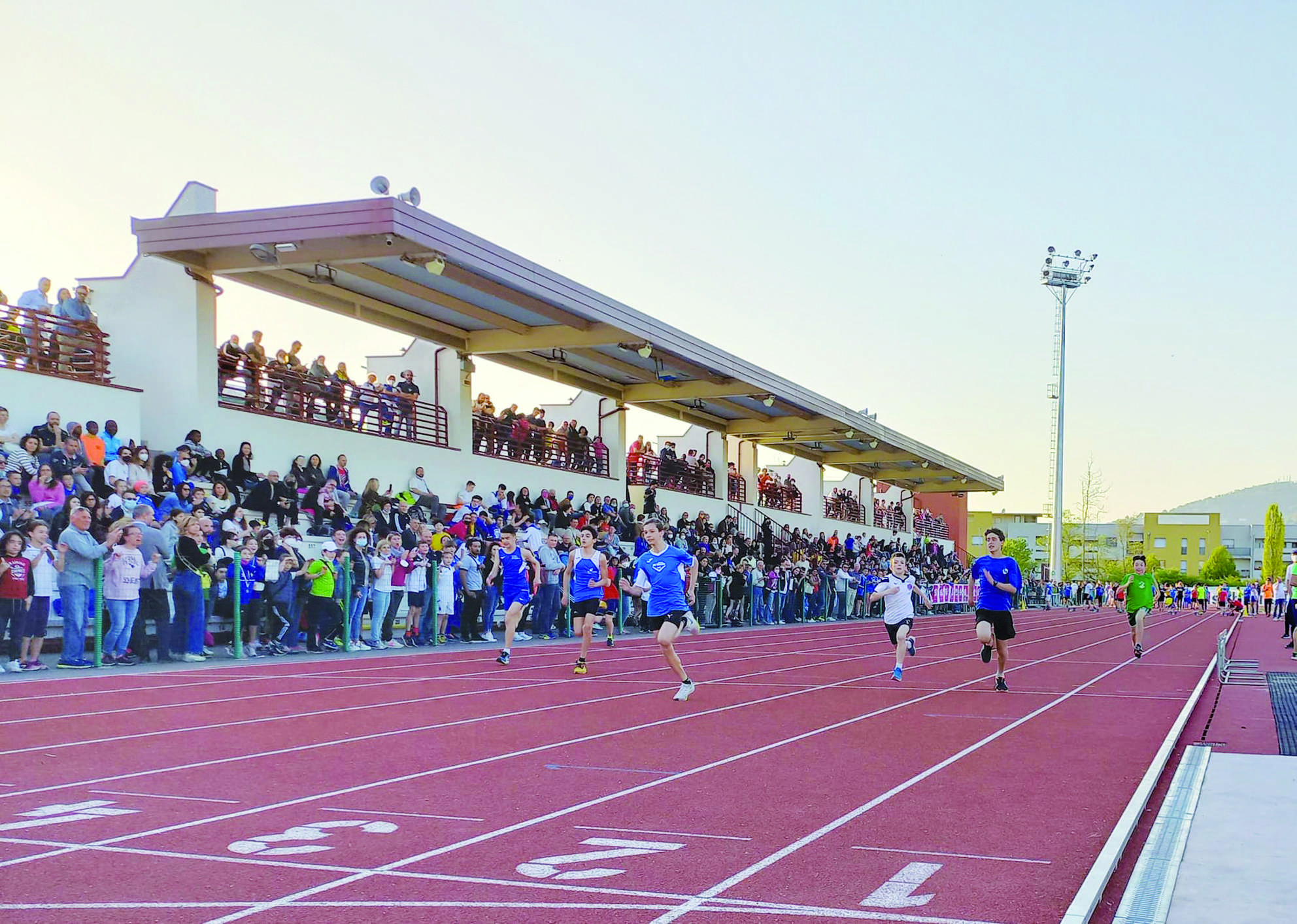 tribuna piena