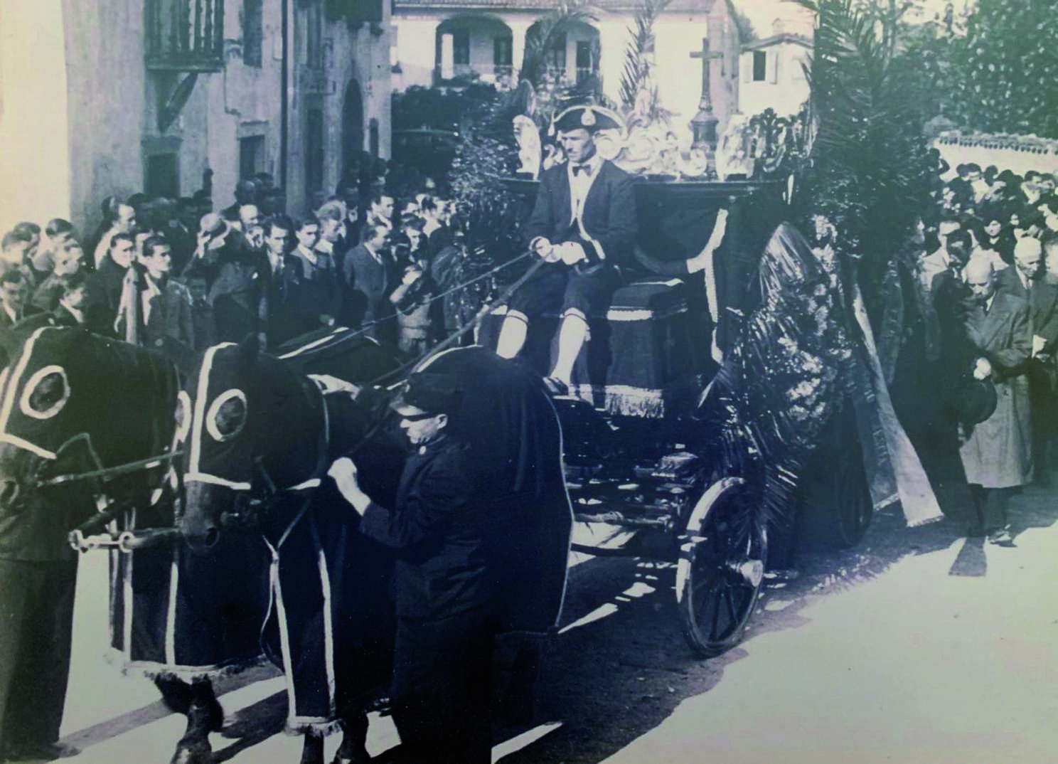 cocchiere e carrozza onoranze funebri marini 1366x985