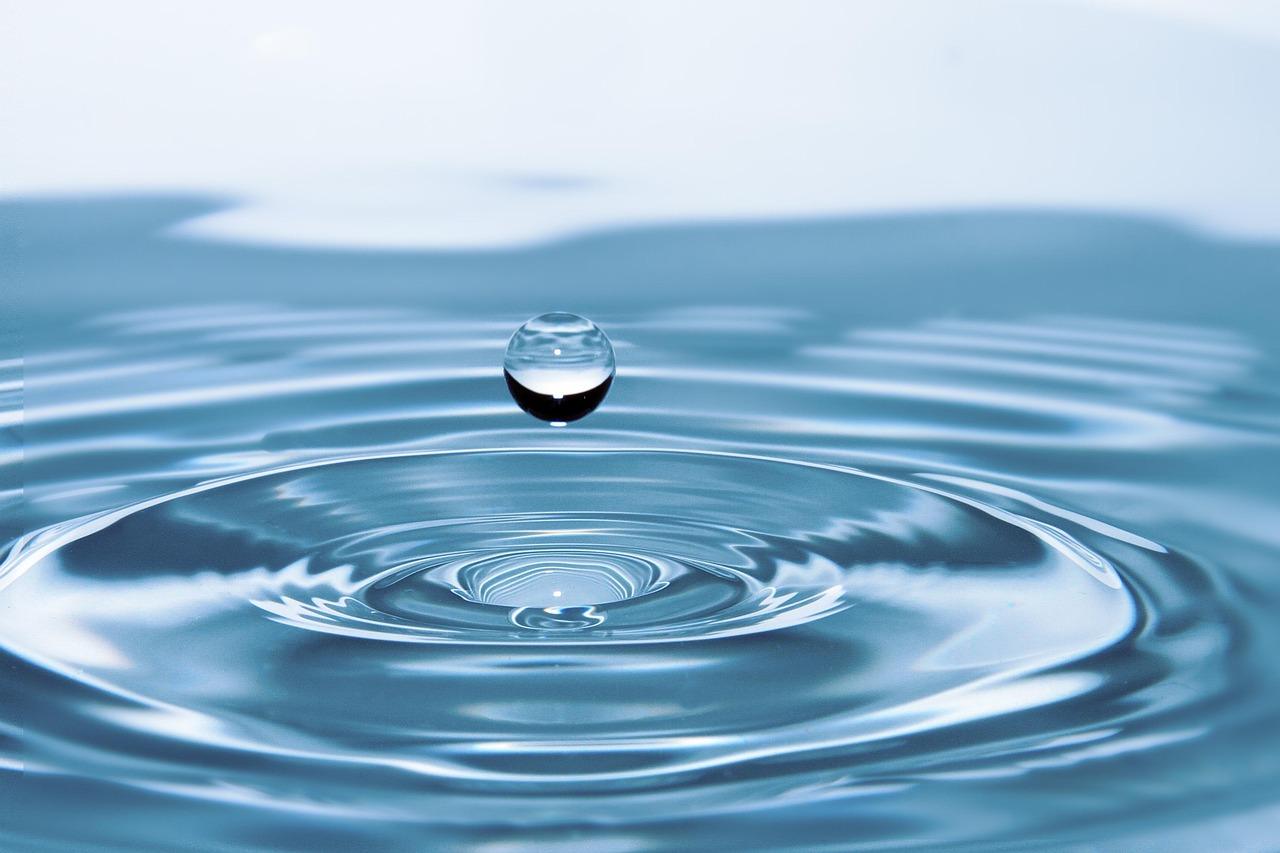 ronymichaud drop of water 578897 1280